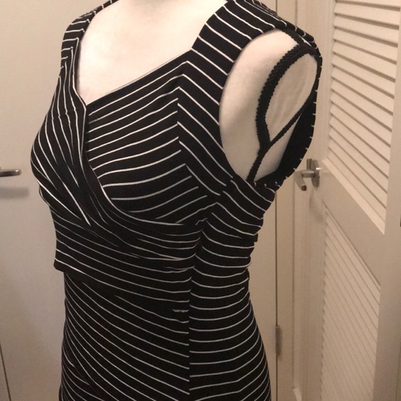 NWT WHBM Sleeveless Top Size Medium - Picture 3 of 8